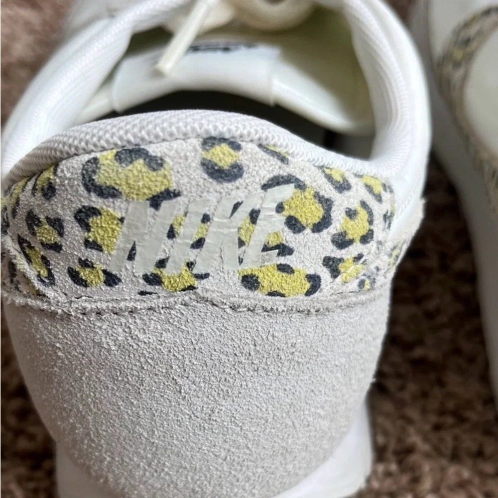 Nike Women's White and Gray Sneakers with Patterned Swoosh